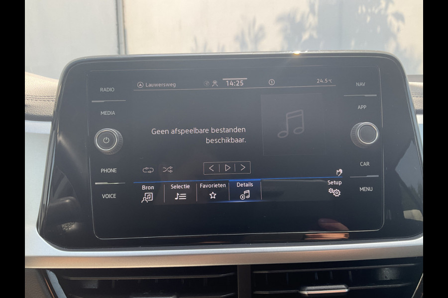 Volkswagen T-Roc 1.5 TSI Life 150pk Automaat Adap.Cruise Carplay Cam Hoogzitter Incl.BTW