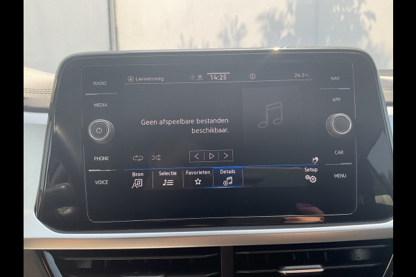 Volkswagen T-Roc 1.5 TSI Life 150pk Automaat Adap.Cruise Carplay Cam Hoogzitter Incl.BTW