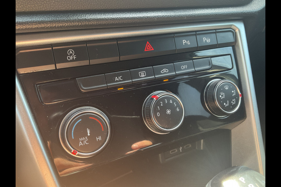 Volkswagen T-Roc 1.5 TSI Life 150pk Automaat Adap.Cruise Carplay Cam Hoogzitter Incl.BTW