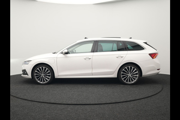 Škoda Octavia Combi 1.4 TSI iV Style Plug In Hybrid 204pk PHEV | Panodak | Sportstoelen Memory & Verwarmd | Canton Audio | 19"L.M | Virtual | Keyless | Apple Carplay | Parkassist | Sfeerverlichting |