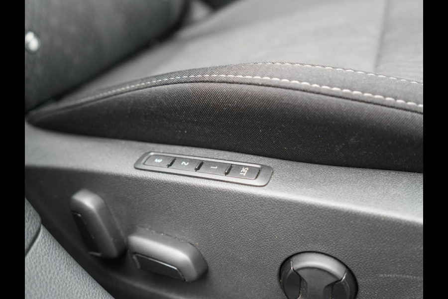 Škoda Octavia Combi 1.4 TSI iV Style Plug In Hybrid 204pk PHEV | Panodak | Sportstoelen Memory & Verwarmd | Canton Audio | 19"L.M | Virtual | Keyless | Apple Carplay | Parkassist | Sfeerverlichting |