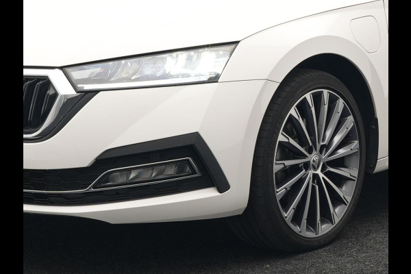 Škoda Octavia Combi 1.4 TSI iV Style Plug In Hybrid 204pk PHEV | Panodak | Sportstoelen Memory & Verwarmd | Canton Audio | 19"L.M | Virtual | Keyless | Apple Carplay | Parkassist | Sfeerverlichting |