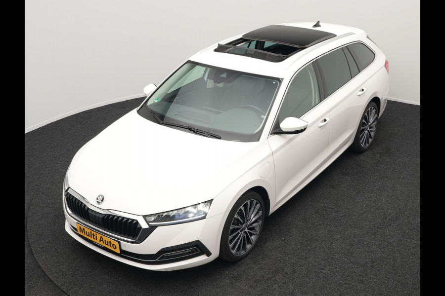 Škoda Octavia Combi 1.4 TSI iV Style Plug In Hybrid 204pk PHEV | Panodak | Sportstoelen Memory & Verwarmd | Canton Audio | 19"L.M | Virtual | Keyless | Apple Carplay | Parkassist | Sfeerverlichting |