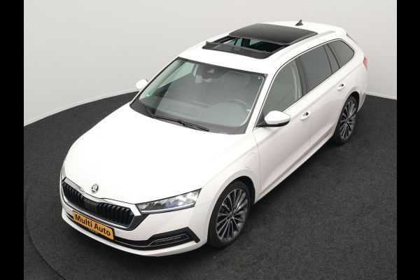 Škoda Octavia Combi 1.4 TSI iV Style Plug In Hybrid 204pk PHEV | Panodak | Sportstoelen Memory & Verwarmd | Canton Audio | 19"L.M | Virtual | Keyless | Apple Carplay | Parkassist | Sfeerverlichting |