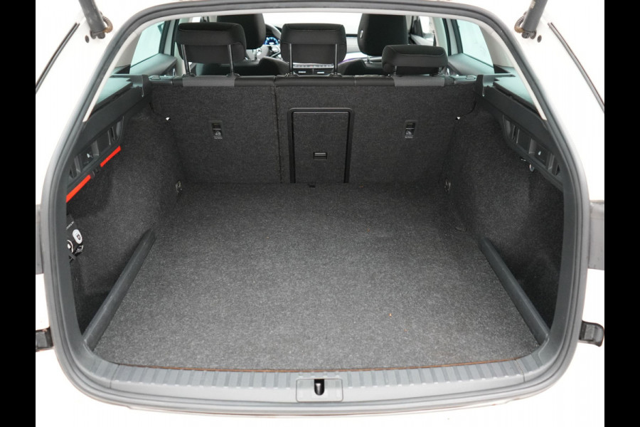 Škoda Octavia Combi 1.4 TSI iV Style Plug In Hybrid 204pk PHEV | Panodak | Sportstoelen Memory & Verwarmd | Canton Audio | 19"L.M | Virtual | Keyless | Apple Carplay | Parkassist | Sfeerverlichting |