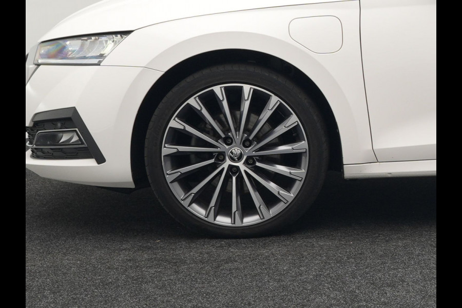 Škoda Octavia Combi 1.4 TSI iV Style Plug In Hybrid 204pk PHEV | Panodak | Sportstoelen Memory & Verwarmd | Canton Audio | 19"L.M | Virtual | Keyless | Apple Carplay | Parkassist | Sfeerverlichting |