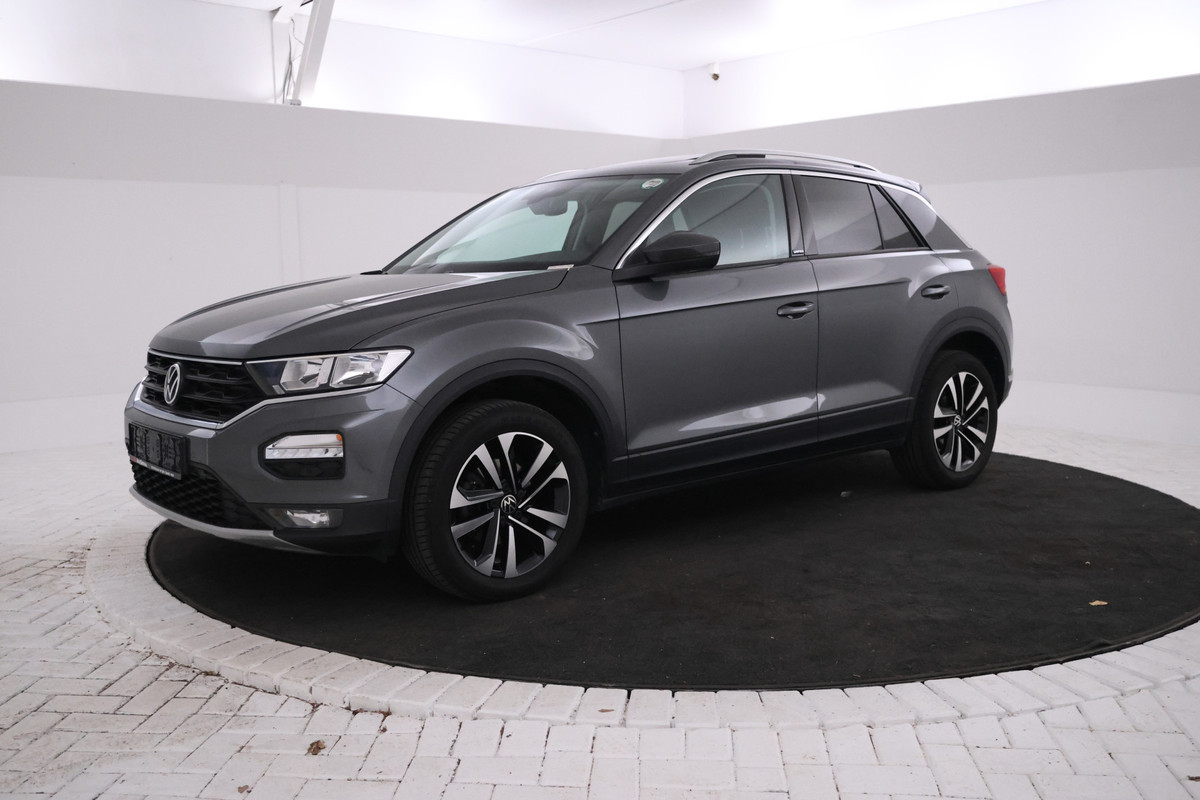 Volkswagen T-Roc 1.5 TSI Style Business Apple Carplay, Stoelverwarming, Airco, Trekhaak Volkswagen T-Roc 1.5 TSI Style Business Apple Carplay, Stoelverwarming, Airco, Trekhaak