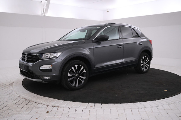 Volkswagen T-Roc 1.5 TSI Style Business Apple Carplay, Stoelverwarming, Airco, Trekhaak