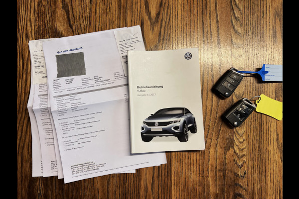 Volkswagen T-Roc 1.5 TSI Sport - Trekhaak, Panoramadak, Cruise, Airco, Stoelverwarming, Navigatie, Etc!