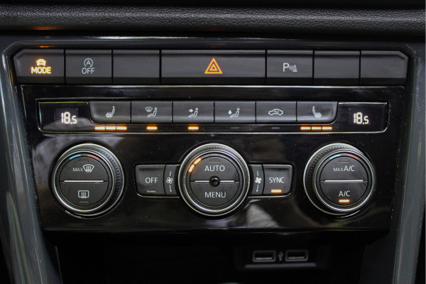 Volkswagen T-Roc 1.5 TSI Sport - Trekhaak, Panoramadak, Cruise, Airco, Stoelverwarming, Navigatie, Etc!
