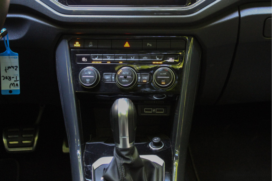 Volkswagen T-Roc 1.5 TSI Sport - Trekhaak, Panoramadak, Cruise, Airco, Stoelverwarming, Navigatie, Etc!