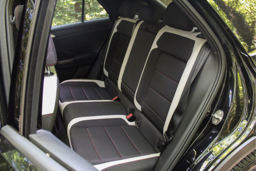 Volkswagen T-Roc 1.5 TSI Sport - Trekhaak, Panoramadak, Cruise, Airco, Stoelverwarming, Navigatie, Etc!