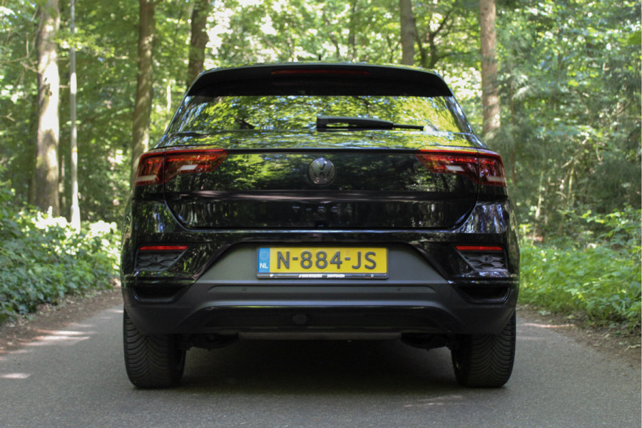 Volkswagen T-Roc 1.5 TSI Sport - Trekhaak, Panoramadak, Cruise, Airco, Stoelverwarming, Navigatie, Etc!