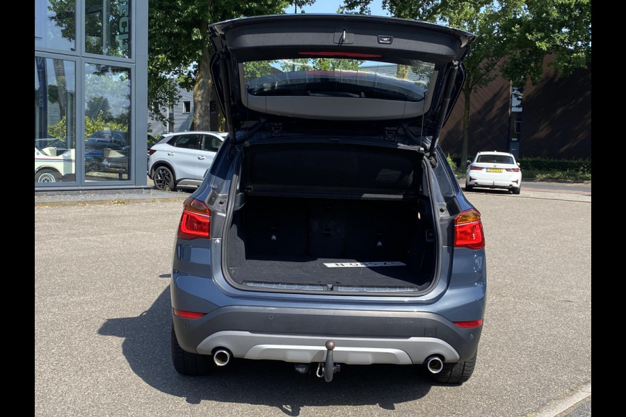 BMW X1 sDrive20i TREKHAAK | ELEK. KOFFER | LEDER | RIJKLAAR INCL. 12 MND. BOVAGGARANTIE