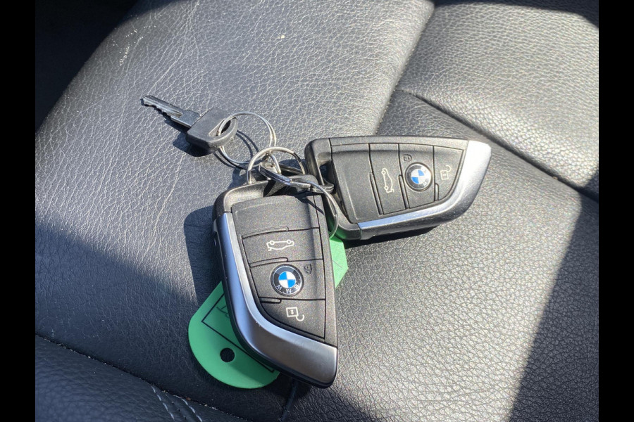 BMW X1 sDrive20i TREKHAAK | ELEK. KOFFER | LEDER | RIJKLAAR INCL. 12 MND. BOVAGGARANTIE