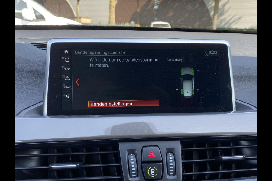 BMW X1 sDrive20i TREKHAAK | ELEK. KOFFER | LEDER | RIJKLAAR INCL. 12 MND. BOVAGGARANTIE