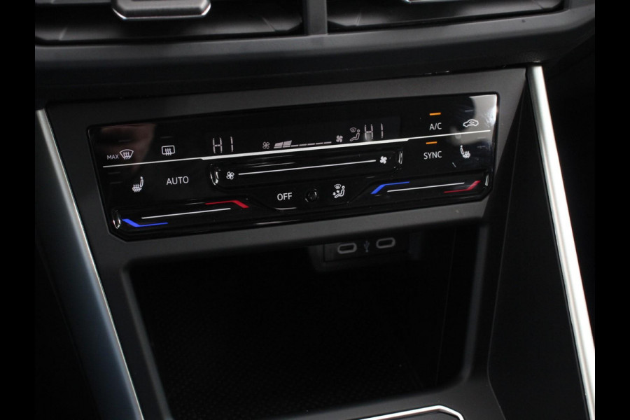 Volkswagen Polo 1.0 TSI Move Navigatie App Connect / Android Auto / Apple Carplay Climate Control Parkeer sensoren Lichtmetalen Velgen Dab Digitale Cockpit