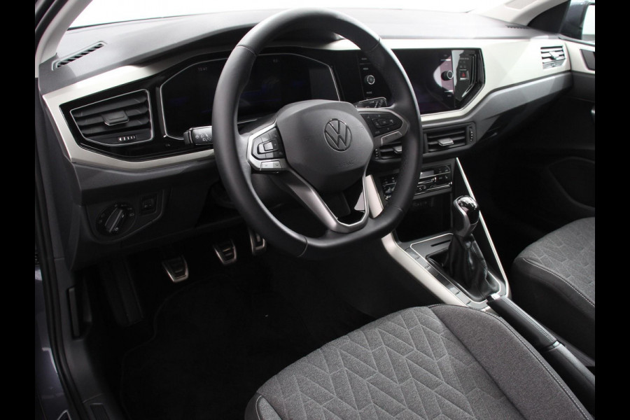 Volkswagen Polo 1.0 TSI Move Navigatie App Connect / Android Auto / Apple Carplay Climate Control Parkeer sensoren Lichtmetalen Velgen Dab Digitale Cockpit