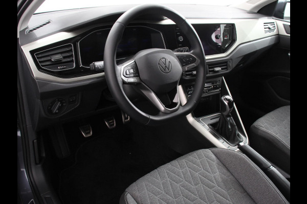 Volkswagen Polo 1.0 TSI Move Navigatie App Connect / Android Auto / Apple Carplay Climate Control Parkeer sensoren Lichtmetalen Velgen Dab Digitale Cockpit