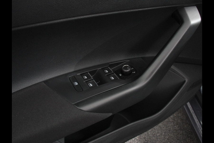 Volkswagen Polo 1.0 TSI Move Navigatie App Connect / Android Auto / Apple Carplay Climate Control Parkeer sensoren Lichtmetalen Velgen Dab Digitale Cockpit