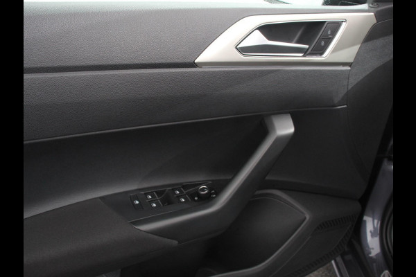 Volkswagen Polo 1.0 TSI Move Navigatie App Connect / Android Auto / Apple Carplay Climate Control Parkeer sensoren Lichtmetalen Velgen Dab Digitale Cockpit