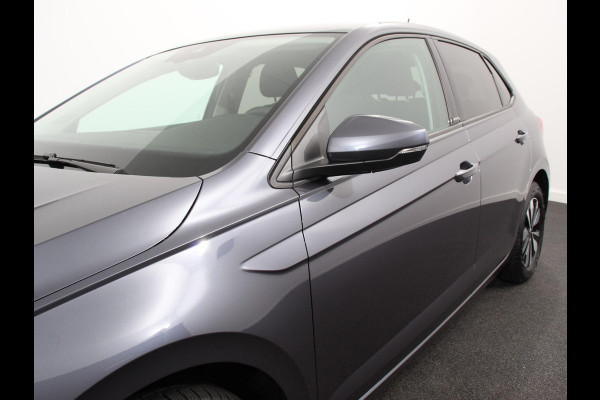 Volkswagen Polo 1.0 TSI Move Navigatie App Connect / Android Auto / Apple Carplay Climate Control Parkeer sensoren Lichtmetalen Velgen Dab Digitale Cockpit