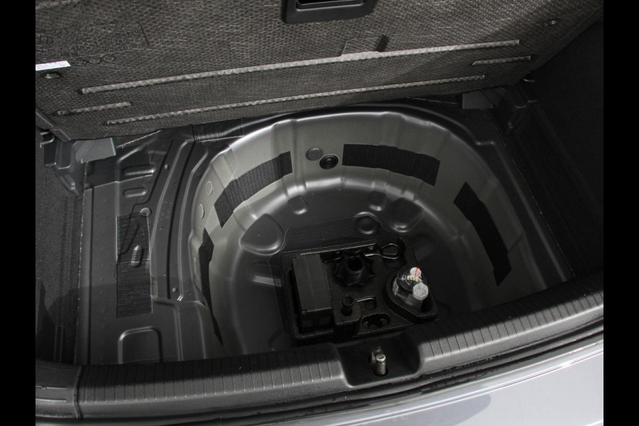 Volkswagen Polo 1.0 TSI Move Navigatie App Connect / Android Auto / Apple Carplay Climate Control Parkeer sensoren Lichtmetalen Velgen Dab Digitale Cockpit