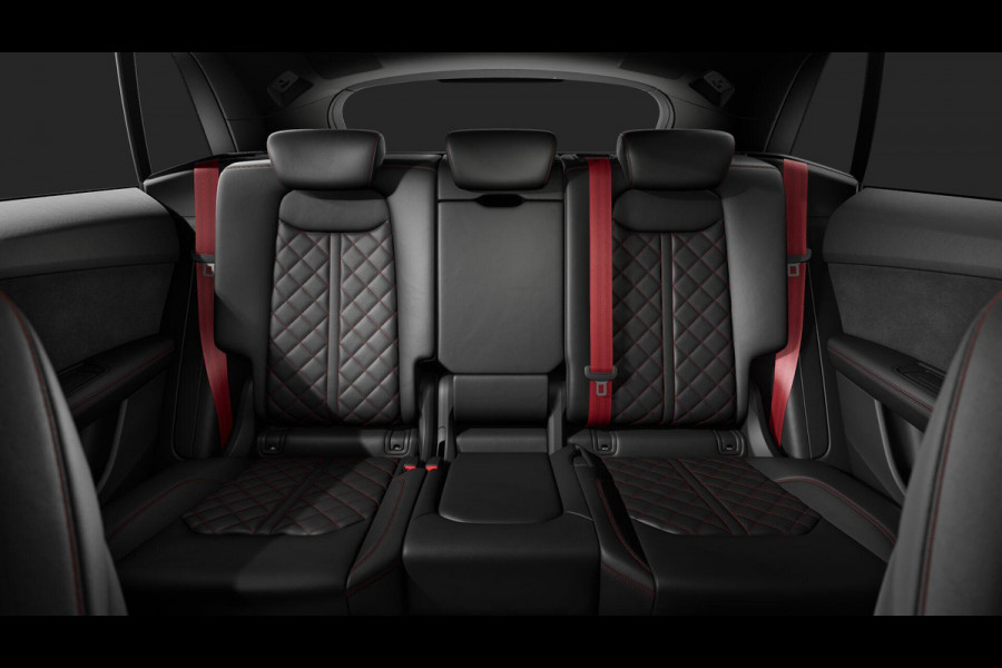 Audi Q8 55 TFSI e quattro Pro Line S 394pk | Rood stiksel / Gordels | Panoramadak | B&O | Vierwielbesturing | Ass.Plus.Remote | Sportstoel Plus | 23'' inch Zwart | Trekhaak |