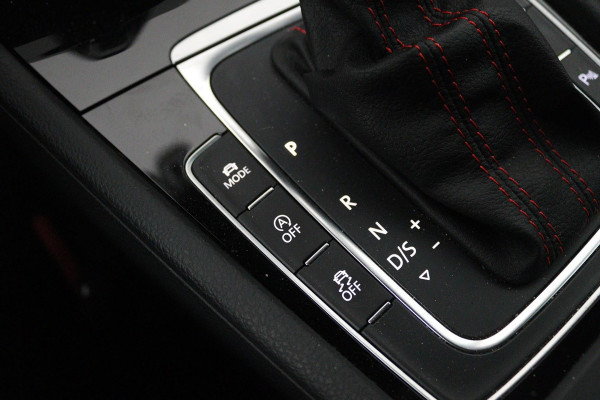 Volkswagen Golf 2.0 TSI GTI Performance Automaat (Dealer Ondh, 2e Eig, Virtual, Adaptive, StoelV, Elektrische Trekhaak, Navi)