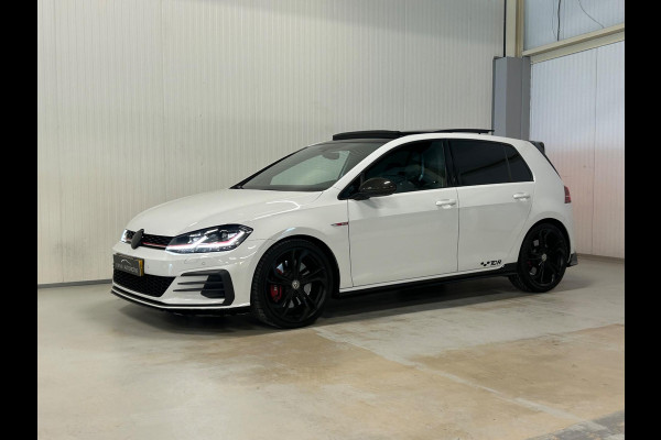Volkswagen Golf 2.0 TSI GTI TCR | AKRAPOVIC | PANO| CARBON | DYNAUDIO