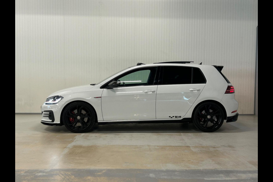 Volkswagen Golf 2.0 TSI GTI TCR | AKRAPOVIC | PANO| CARBON | DYNAUDIO