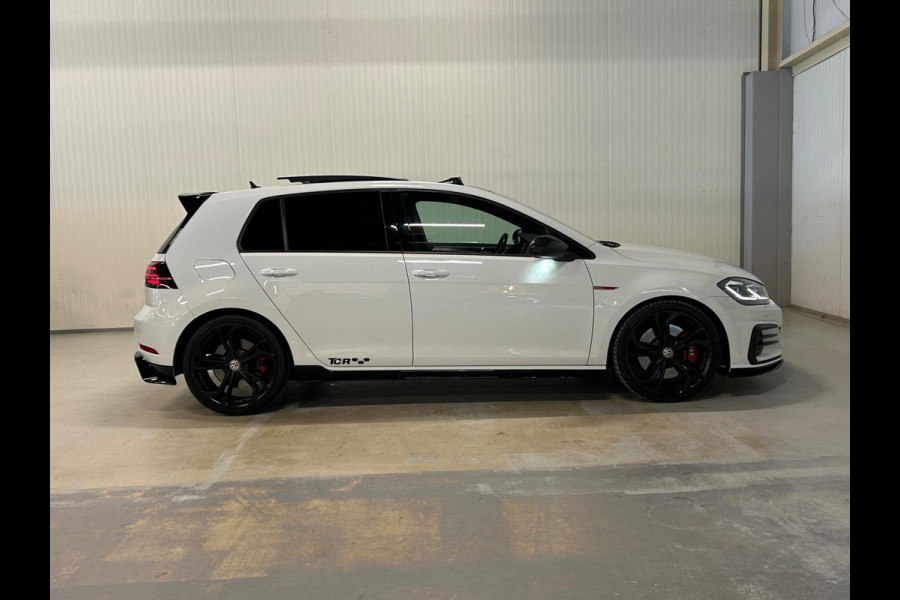 Volkswagen Golf 2.0 TSI GTI TCR | AKRAPOVIC | PANO| CARBON | DYNAUDIO