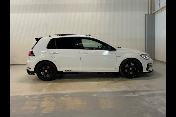 Volkswagen Golf 2.0 TSI GTI TCR | AKRAPOVIC | PANO| CARBON | DYNAUDIO