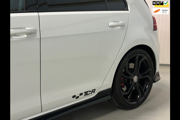 Volkswagen Golf 2.0 TSI GTI TCR | AKRAPOVIC | PANO| CARBON | DYNAUDIO