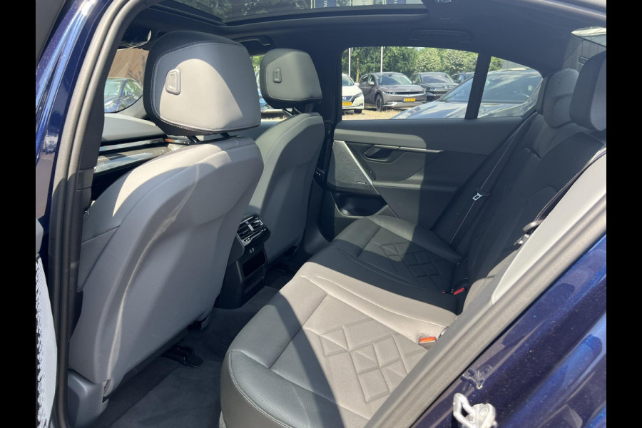 BMW i5 eDrive40 84 kWh ORIG. NL. NAP KM. | MEGA VOL  | M-SPORTPAKKET | PANO | HARMAN&KARDON