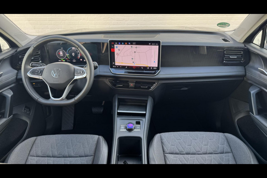 Volkswagen Tiguan 1.5 eHybrid Led Camera ACC Carplay Sfeerverlichting Navigatie Wegklapbare trekhaak