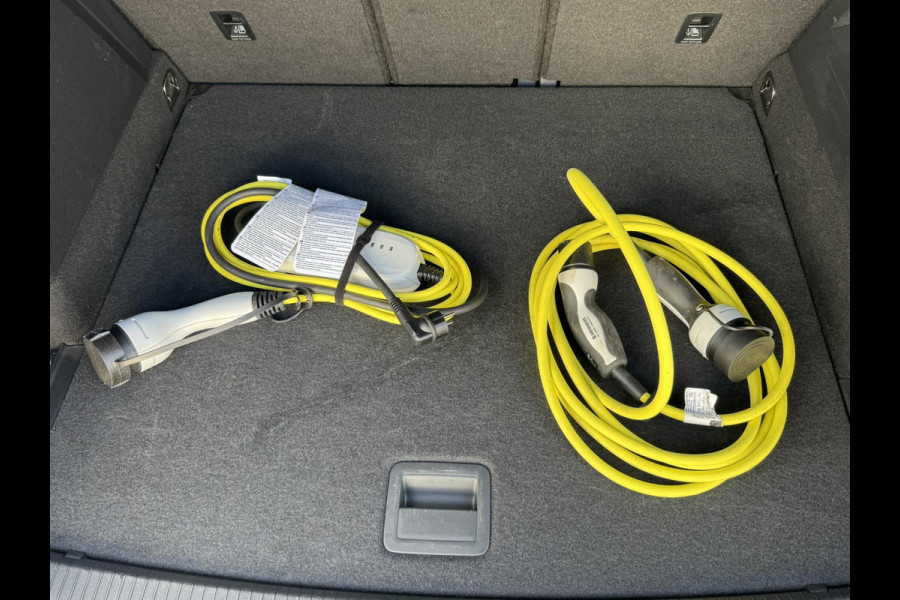 Volkswagen Tiguan 1.5 eHybrid Led Camera ACC Carplay Sfeerverlichting Navigatie Wegklapbare trekhaak