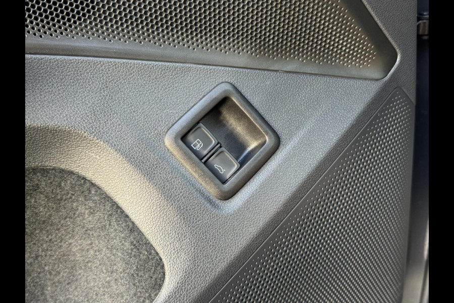 Volkswagen Tiguan 1.5 eHybrid Led Camera ACC Carplay Sfeerverlichting Navigatie Wegklapbare trekhaak