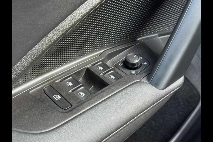 Volkswagen Tiguan 1.5 eHybrid Led Camera ACC Carplay Sfeerverlichting Navigatie Wegklapbare trekhaak