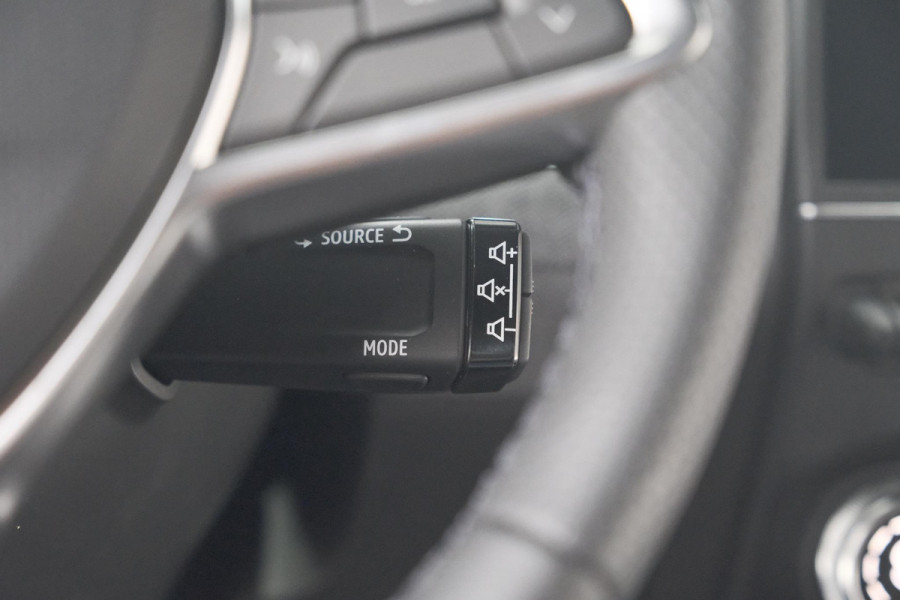 Renault Clio 1.6 E-Tech Full Hybrid 145 Techno | 360 Camera | Navigatie | Apple Carplay | 17 Inch Lichtmetalen Velgen