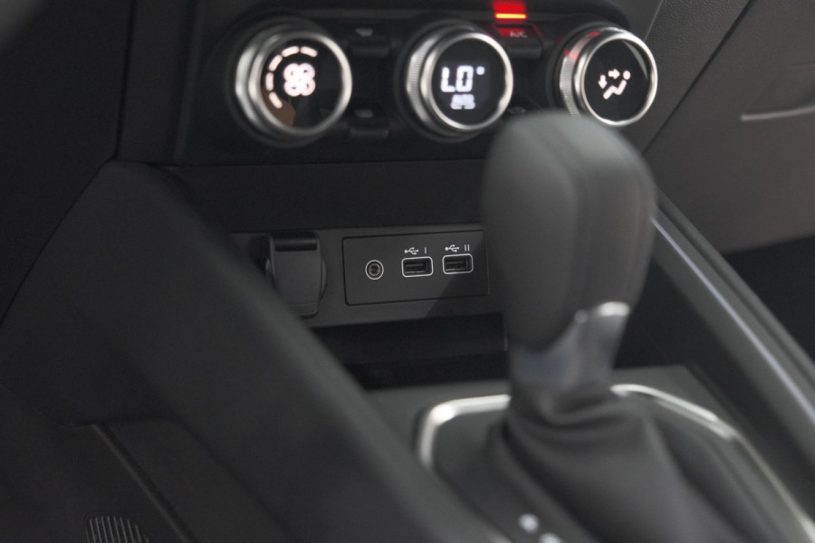 Renault Clio 1.6 E-Tech Full Hybrid 145 Techno | 360 Camera | Navigatie | Apple Carplay | 17 Inch Lichtmetalen Velgen