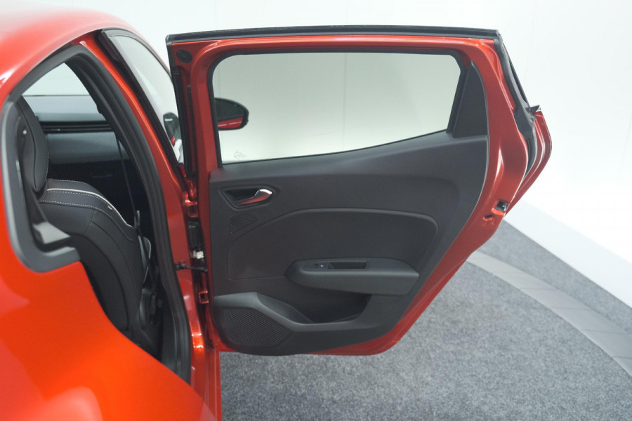 Renault Clio 1.6 E-Tech Full Hybrid 145 Techno | 360 Camera | Navigatie | Apple Carplay | 17 Inch Lichtmetalen Velgen
