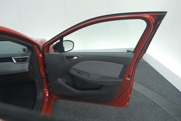 Renault Clio 1.6 E-Tech Full Hybrid 145 Techno | 360 Camera | Navigatie | Apple Carplay | 17 Inch Lichtmetalen Velgen