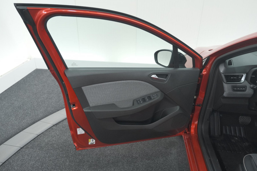 Renault Clio 1.6 E-Tech Full Hybrid 145 Techno | 360 Camera | Navigatie | Apple Carplay | 17 Inch Lichtmetalen Velgen