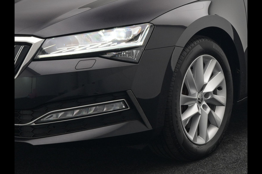 Škoda Superb Combi 1.4 TSI iV Edition Plug In Hybrid 218pk PHEV | Panodak | Lederen Sportstoelen Memory & Ventilatie | Adaptive Cruise | Crystal LED | 360 Camera | Navigatie | Apple Carplay | Virtual | DAB | Sfeerverlichting |