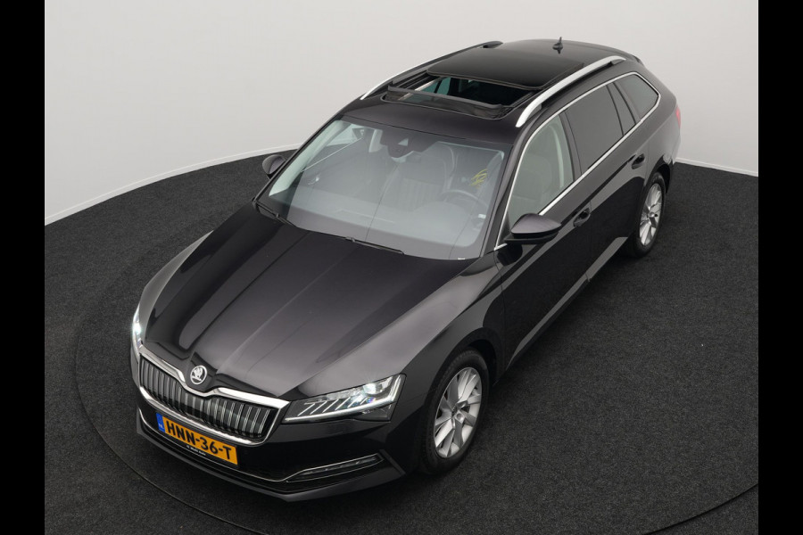 Škoda Superb Combi 1.4 TSI iV Edition Plug In Hybrid 218pk PHEV | Panodak | Lederen Sportstoelen Memory & Ventilatie | Adaptive Cruise | Crystal LED | 360 Camera | Navigatie | Apple Carplay | Virtual | DAB | Sfeerverlichting |