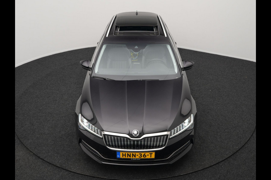 Škoda Superb Combi 1.4 TSI iV Edition Plug In Hybrid 218pk PHEV | Panodak | Lederen Sportstoelen Memory & Ventilatie | Adaptive Cruise | Crystal LED | 360 Camera | Navigatie | Apple Carplay | Virtual | DAB | Sfeerverlichting |