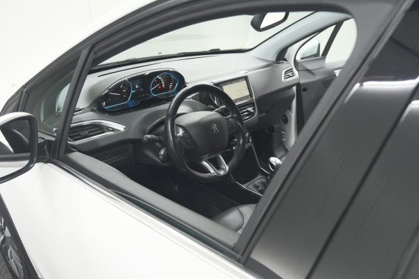 Peugeot 2008 PureTech 130 Allure | Camera | Apple Carplay | Parkeersensoren | Navigatie