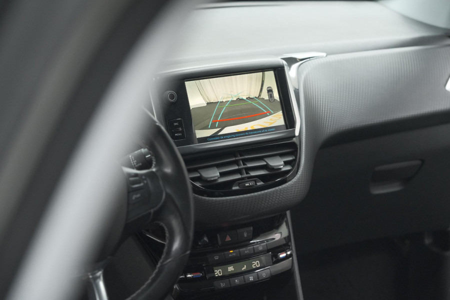 Peugeot 2008 PureTech 130 Allure | Camera | Apple Carplay | Parkeersensoren | Navigatie
