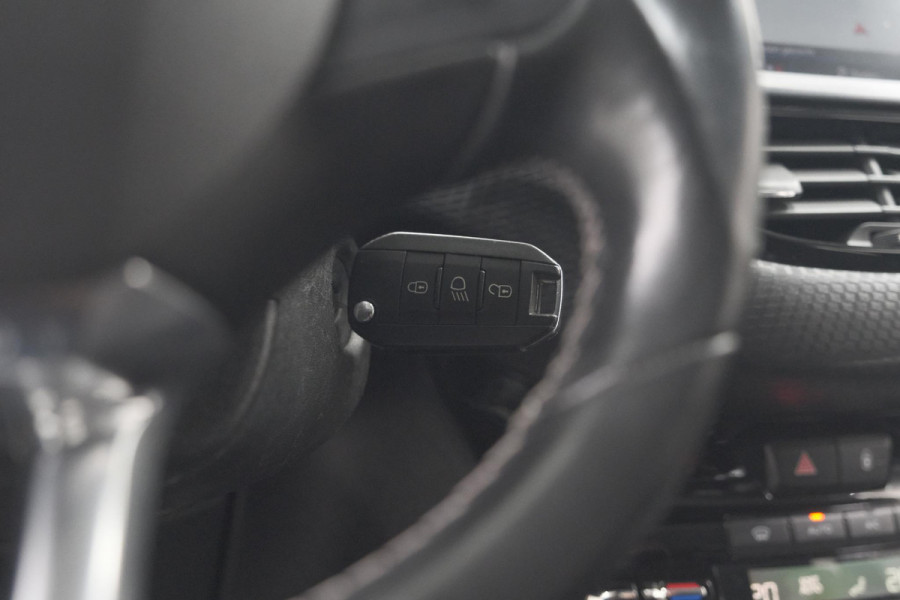 Peugeot 2008 PureTech 130 Allure | Camera | Apple Carplay | Parkeersensoren | Navigatie